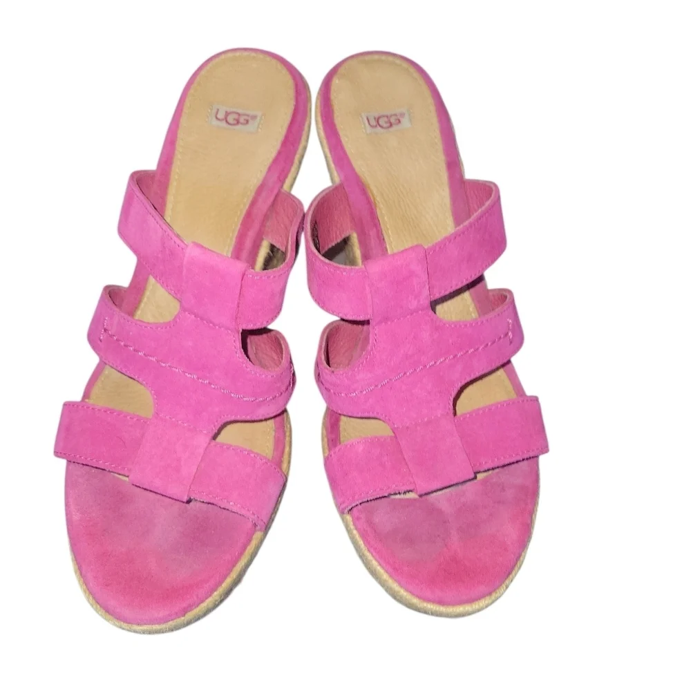 UGG bright pink